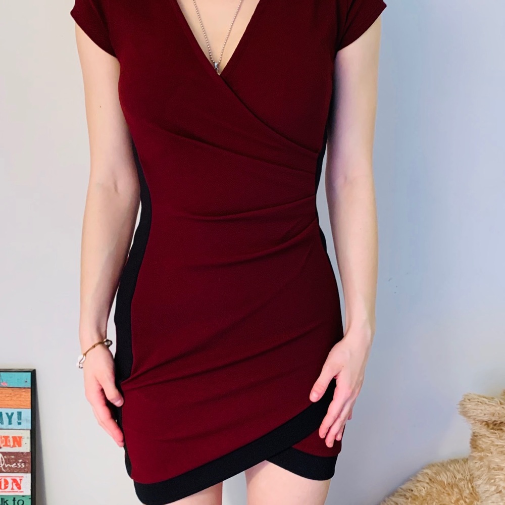 Maroon and black slit fitted hoco/ semi dress